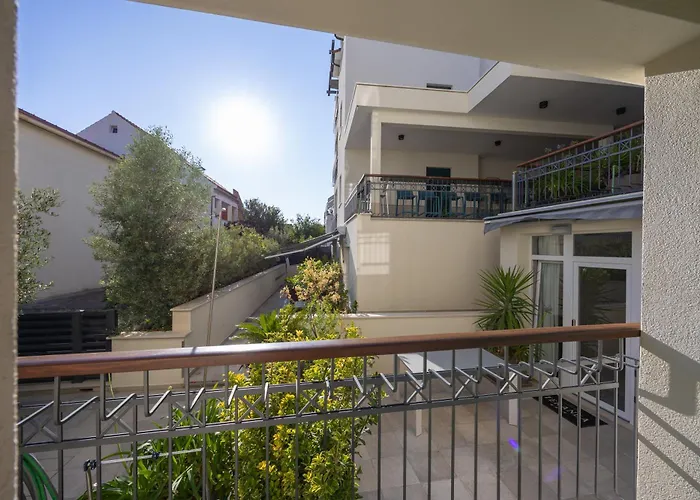 - Teranea Hvar Bed & Breakfast 4*