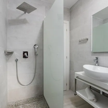 Bed & Breakfast - Teranea Hvar 4*