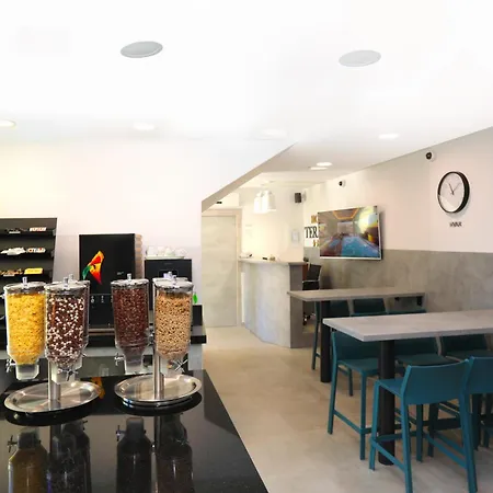 Alojamento de Acomodação e Pequeno-almoço - Teranea Hvar 4*