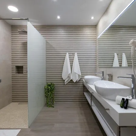 - Teranea Hvar B&B 흐바르