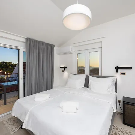 - Teranea Hvar Bed & Breakfast 4*