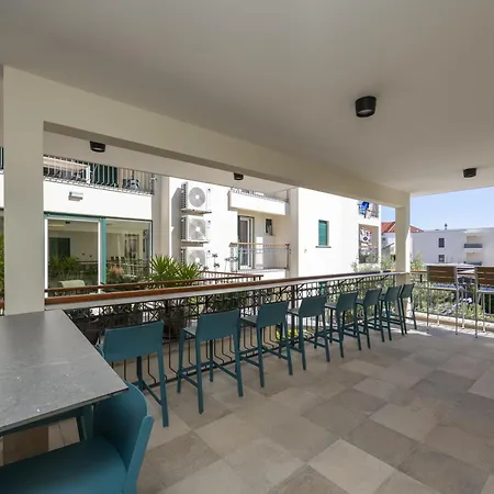- Teranea Hvar Couette-café