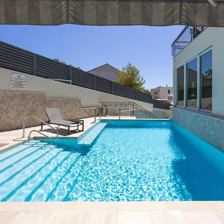 - Teranea Hvar Bed & Breakfast 4*