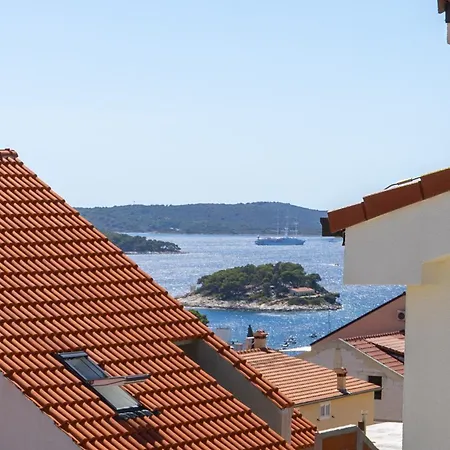 - Teranea Hvar Bed & Breakfast 4*