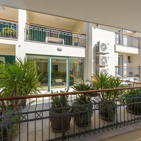 Bed & Breakfast - Teranea Hvar 4*