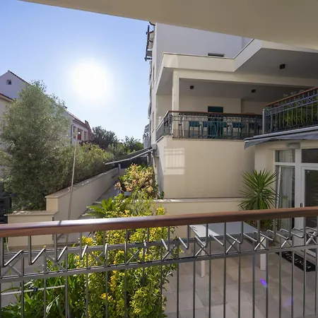 - Teranea Hvar Bed & Breakfast 4*
