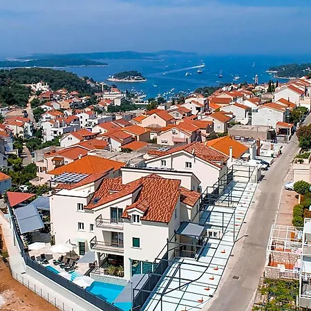 - Teranea Hvar 4* Hvar Town