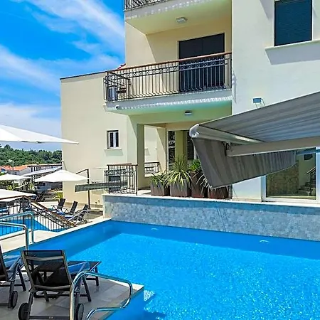 - Teranea Hvar Panzió 4*