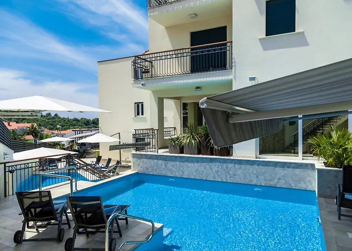 Alojamento de Acomodação e Pequeno-almoço - Teranea Hvar 4*